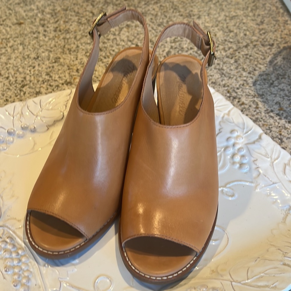 Madewell leather so 9.5 heels excellent condition. - Picture 4 of 12